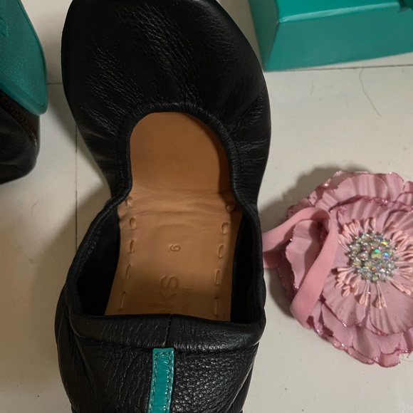 Tieks by Gavrieli in matte black (size 6) - Picture 7 of 9